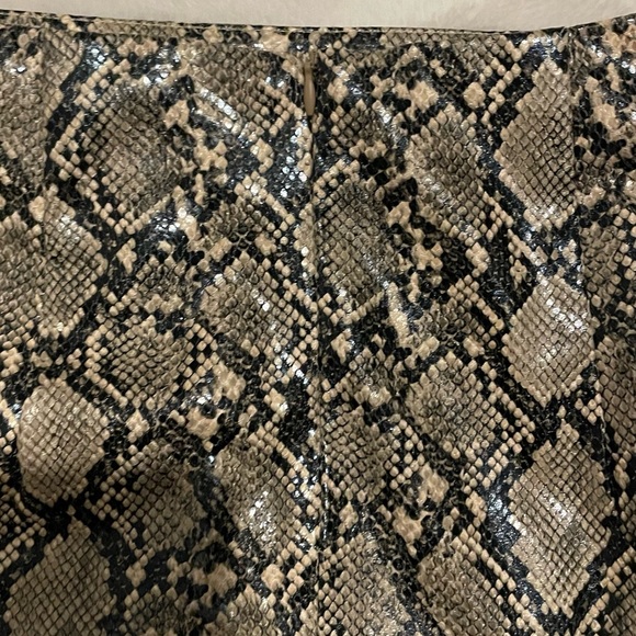 ❌❌SOLD ❌❌ ZARA - Animal Embossed Faux Leather Skirt - Picture 8 of 11